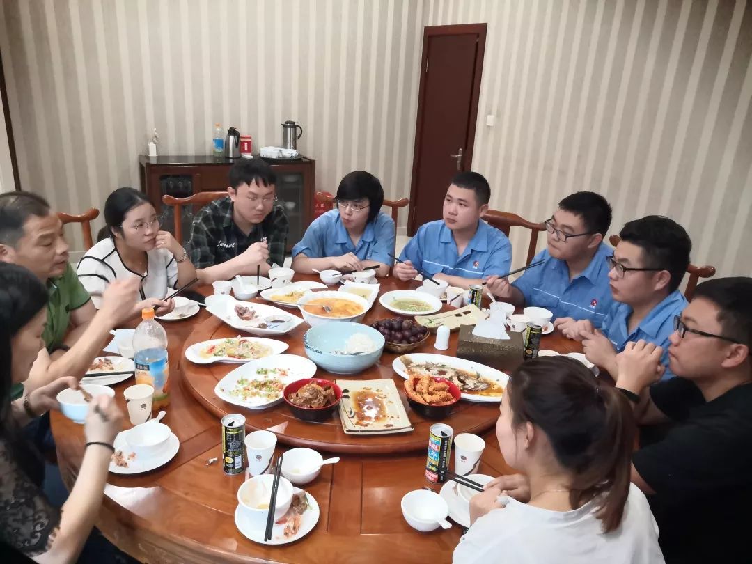 建議| 圓桌會(huì)議定期舉行，實(shí)習(xí)生專場(chǎng)